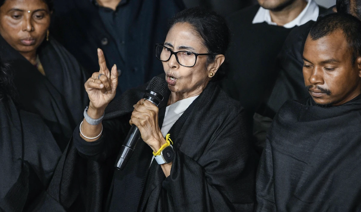 Election Commission Cracks the Whip in West Bengal, Suspends Seven Officers Ahead of Poll Preparations