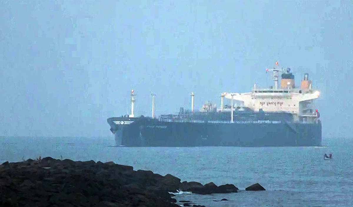 “Turn Back”: Iran Sends Strong Message from Strait of Hormuz, Forces Karachi-Bound Ship to Return